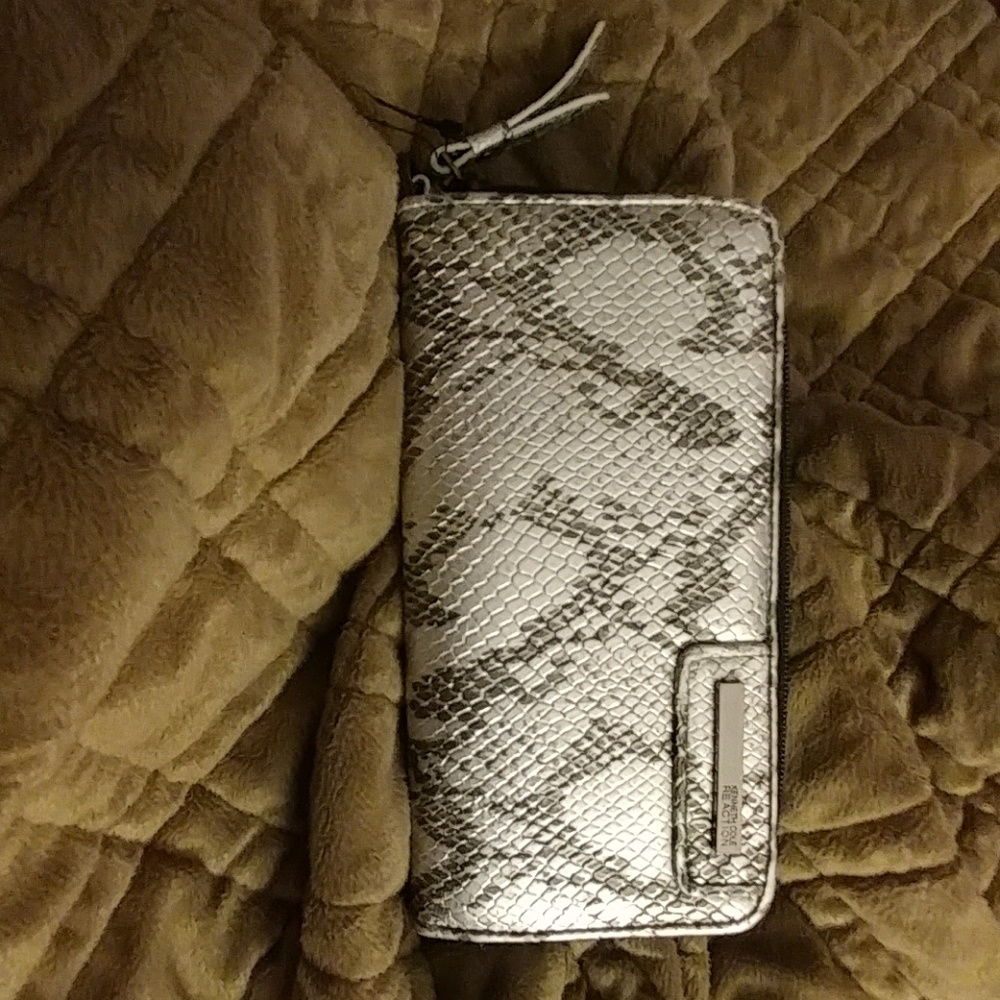 Kenneth Cole Reaction wallet snakeskin pattern